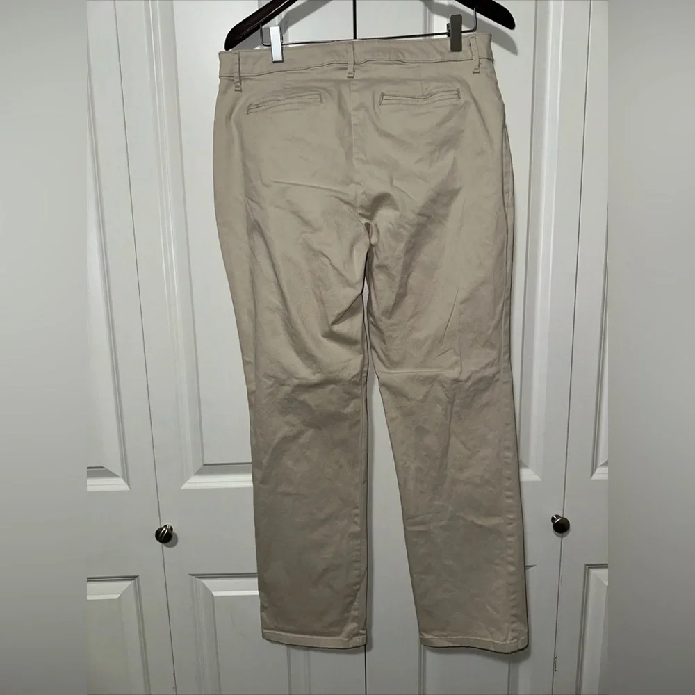 Lee Relaxed Fit Straight Leg Mid Rise Khakis M